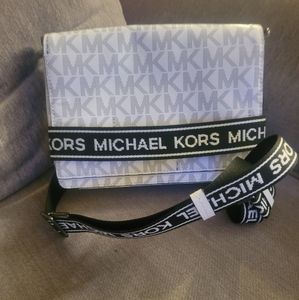 Michael Kors BELLAMIE LOGO CROSSBODY CLUTCH